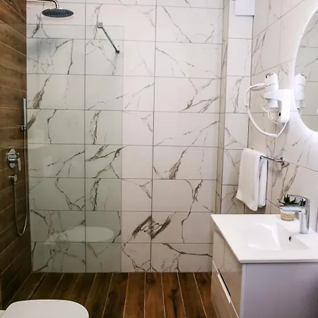 Pool Lena - Lux 5 Apartmán *