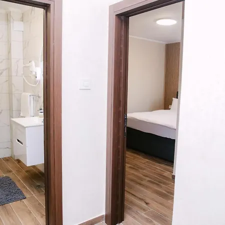 Pool Lena - Lux 5 Vrdnik