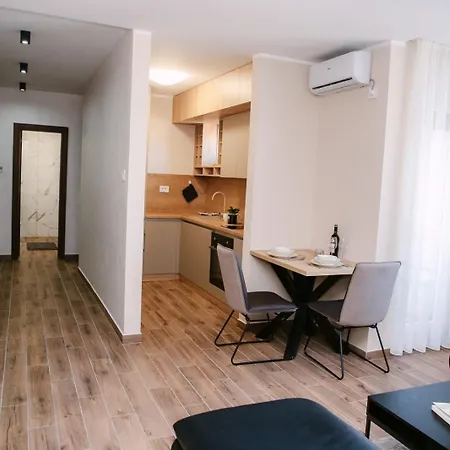 Pool Lena - Lux 5 Apartmán