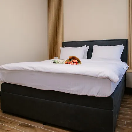 Pool Lena - Lux 5 Vrdnik