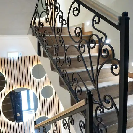 Pool Lena - Lux 5 Apartmán *